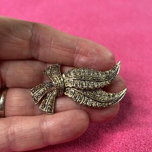 Vintage Gerrys Antique Gold Tone Brooch